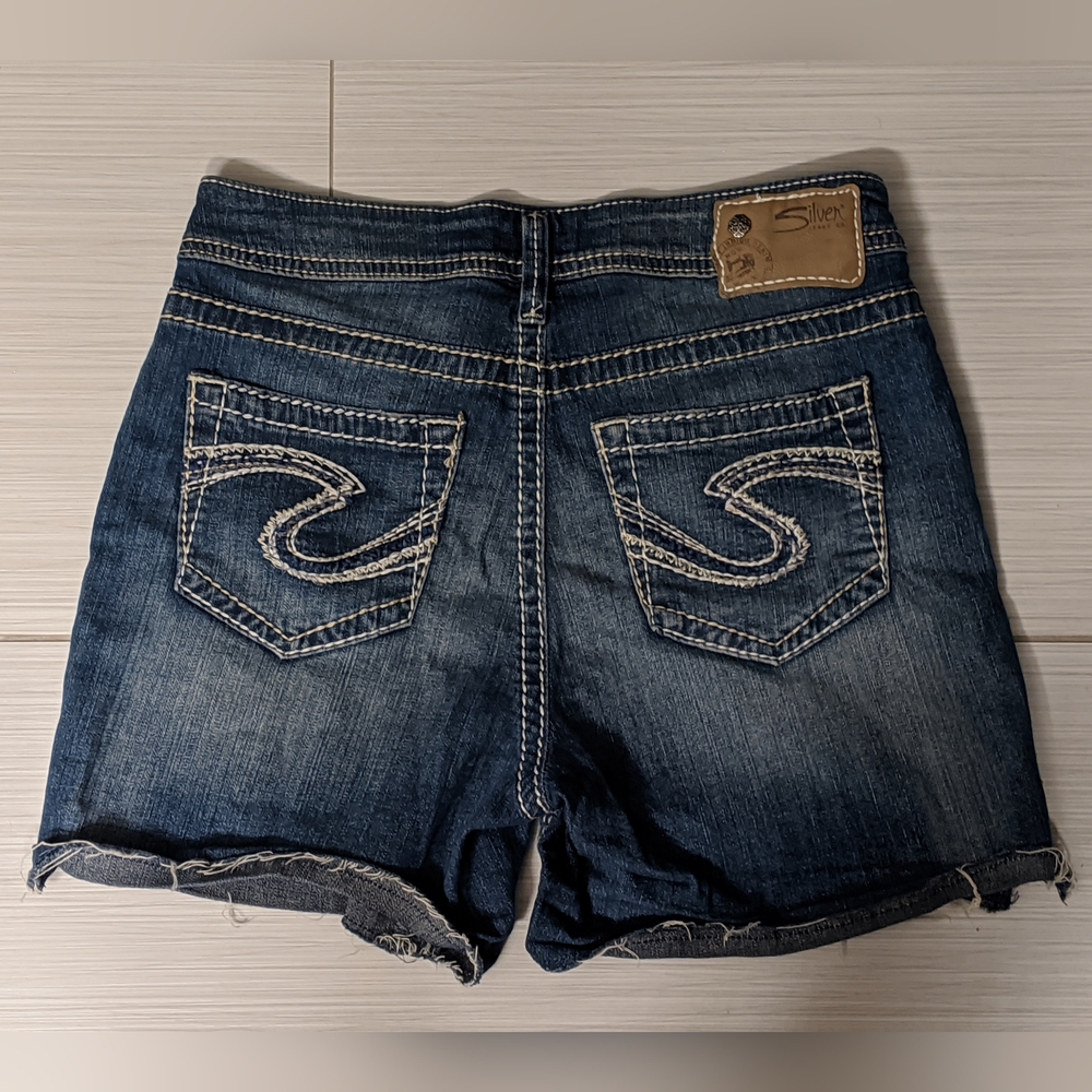 Silver denim jean shorts Natsuki high rise curvy fit - Women's size 26